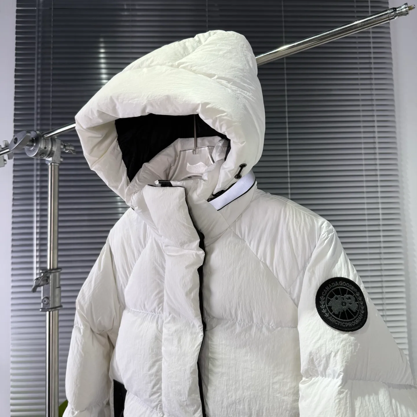 P880 High-end quality 𝑪𝒂𝒏𝒂𝒅𝒂 𝑮𝒐𝒐𝒔𝒆｜Canada Goose Black Label Street Sewing Logo Label Short Down Jacket/Ouyang Nana Generation / Unisex Style 𝗦𝗶𝘇𝗲：𝗫𝗦 𝗦 𝗠 𝗟 𝗫𝗟 𝗫𝗫𝗟 Product color: black, pure white, off-white, cherry blossom pink, green, brown, Coding: 𝟬𝟬𝟬𝟲𝟭𝟬𝗖